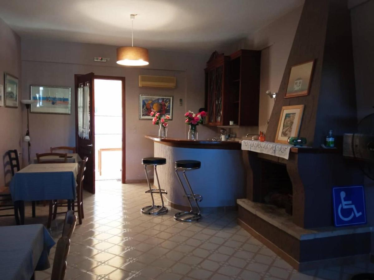 Hotel Koukonas à Galaxídhion Extérieur photo