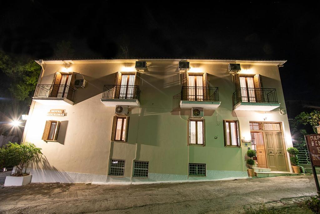 Hotel Koukonas à Galaxídhion Extérieur photo